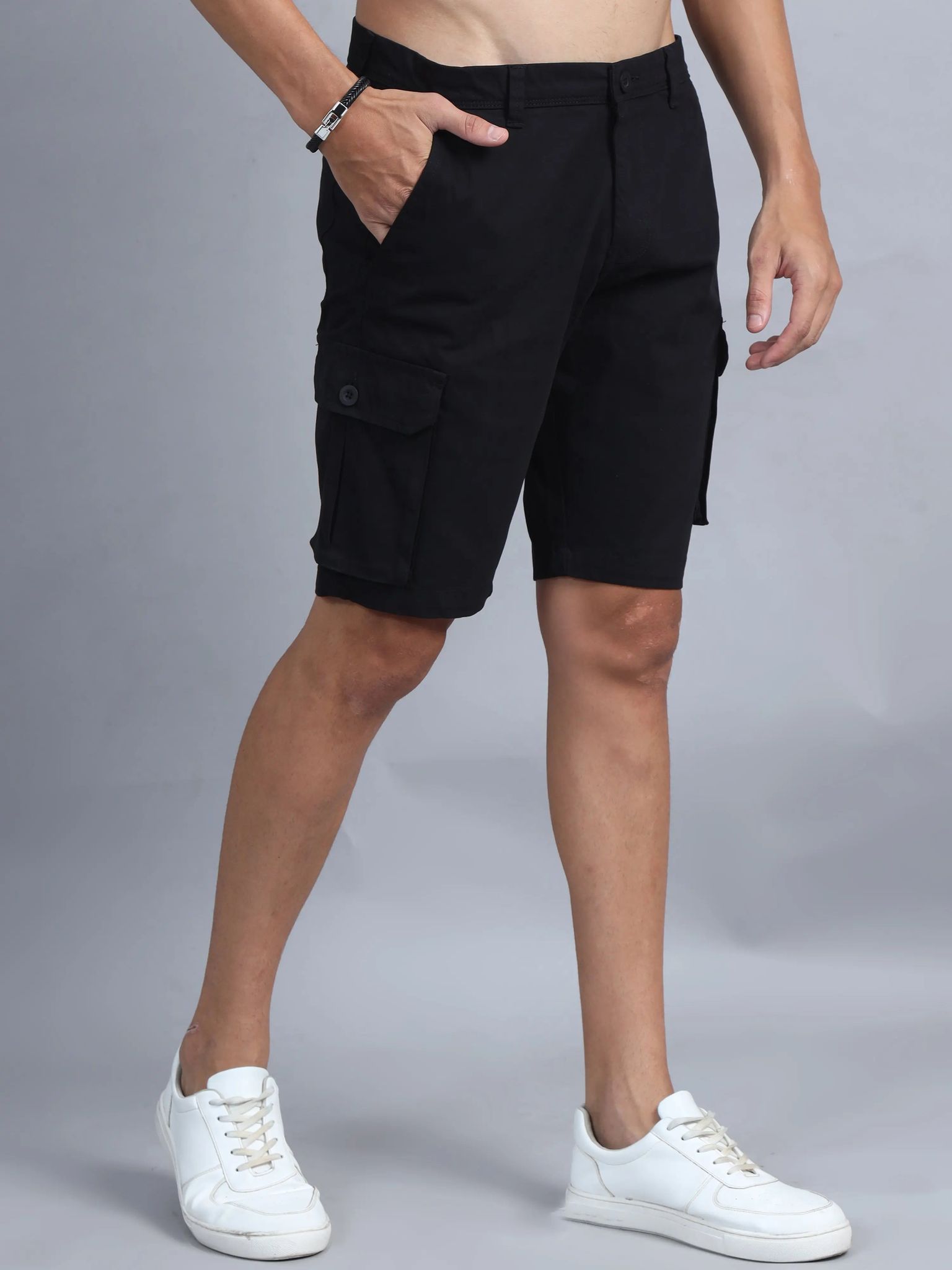 Men Cotton Regular Fit Cargo Shorts, BLACK-Black / 30