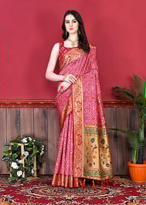 Yavira silk Women's Pink Printed Silk Blend Saree