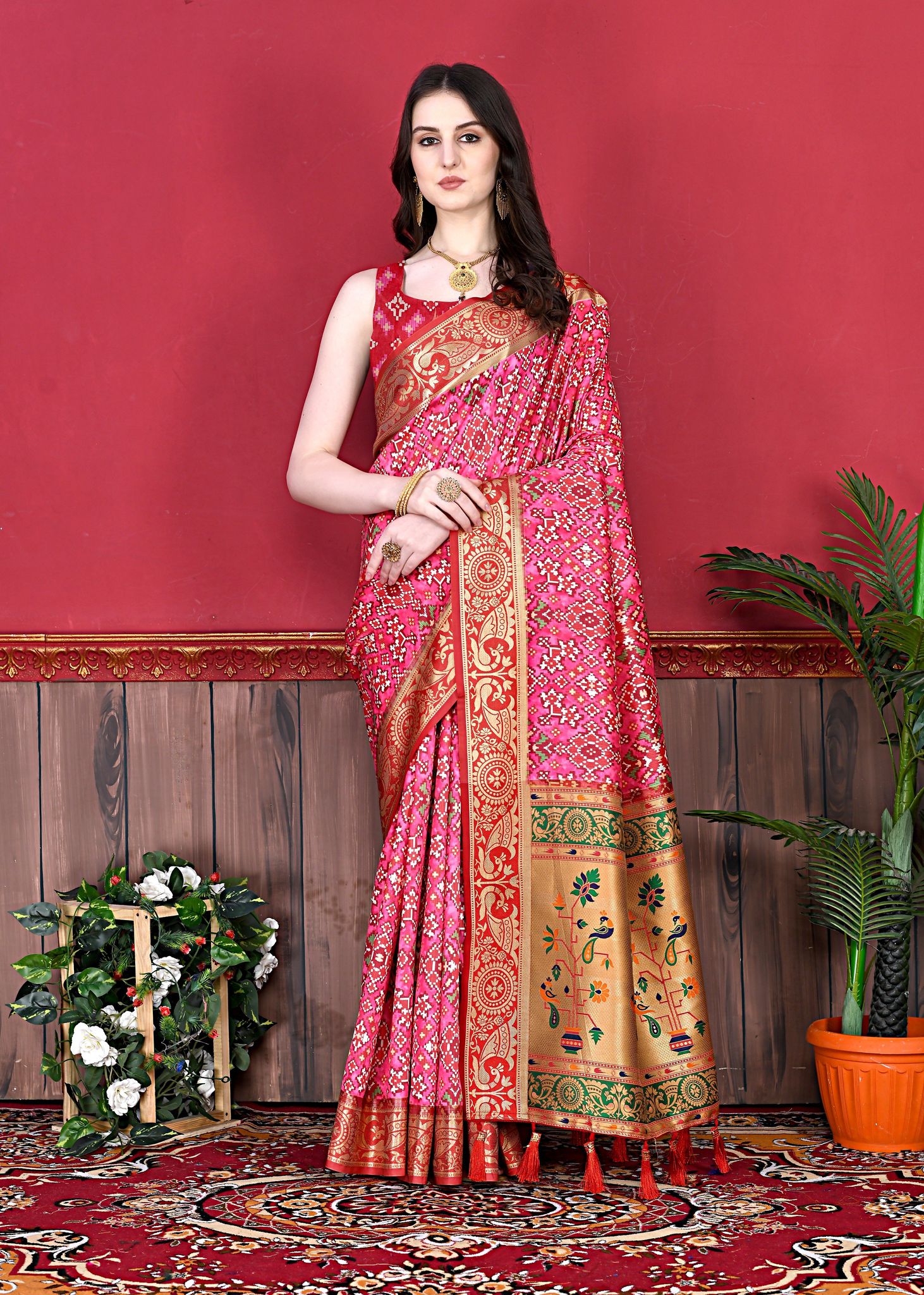 Yavira silk Women's Pink Printed Silk Blend Saree