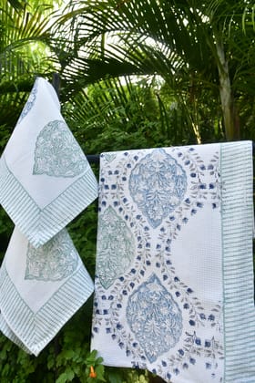 Royal Jaal  Hand Towel : Breathable Comfort