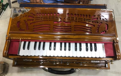 Scale Changing Harmonium