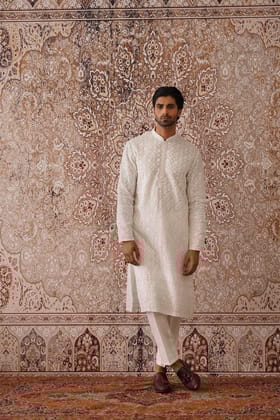 Jay bhanushali in Zohair Off White Embroidered Kurta Set-XS/34