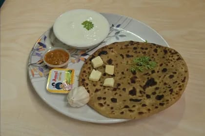Garlic Lachha Cheese Paratha