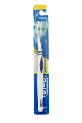 Oral-B Toothbrush - Fresh Clean, Medium, 1 nos Pouch