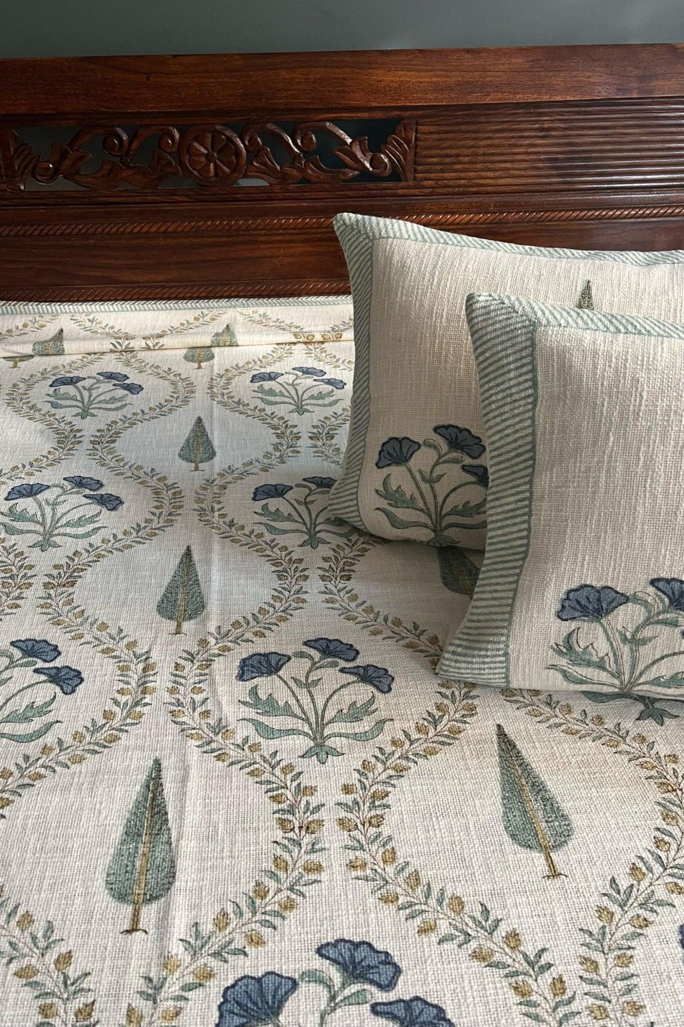 Cypress Mughal Jaal Handloom Bedcover 108x108 inches