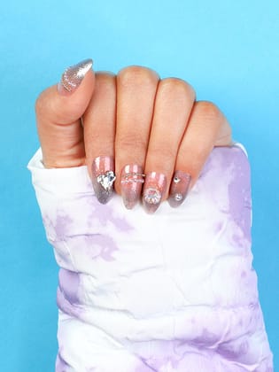 The French Bijou Press-On Nails - Crimson Red:Daisy White-Nails