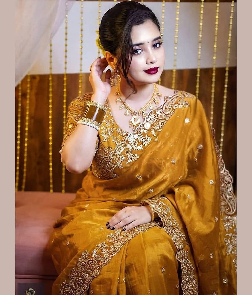 Aika Organza Embroidered Regular Saree With Unstitched Blouse Piece ( Gold )