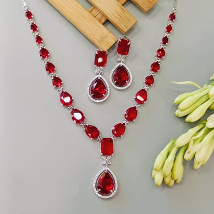 kiara emerald  ad Neckpiece-Red