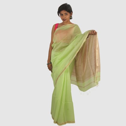 Pastel Green Maheshwari Silk Cotton Handloom Saree with Elegant Gold Zari Pallu