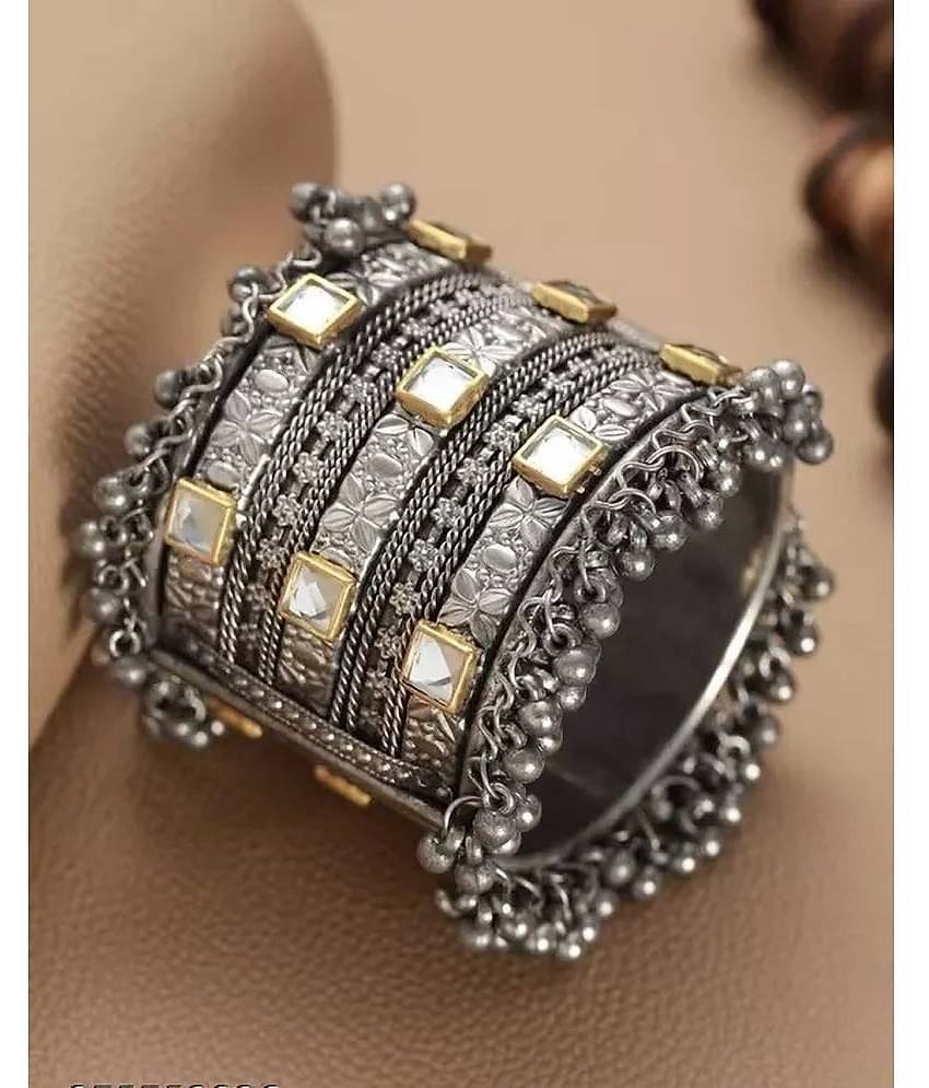 Samridhi DC Silver Cuff ( Pack of 1 )