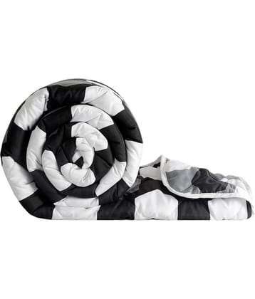 DIVINE CASA Double Polyester Black Geometrical Comforter