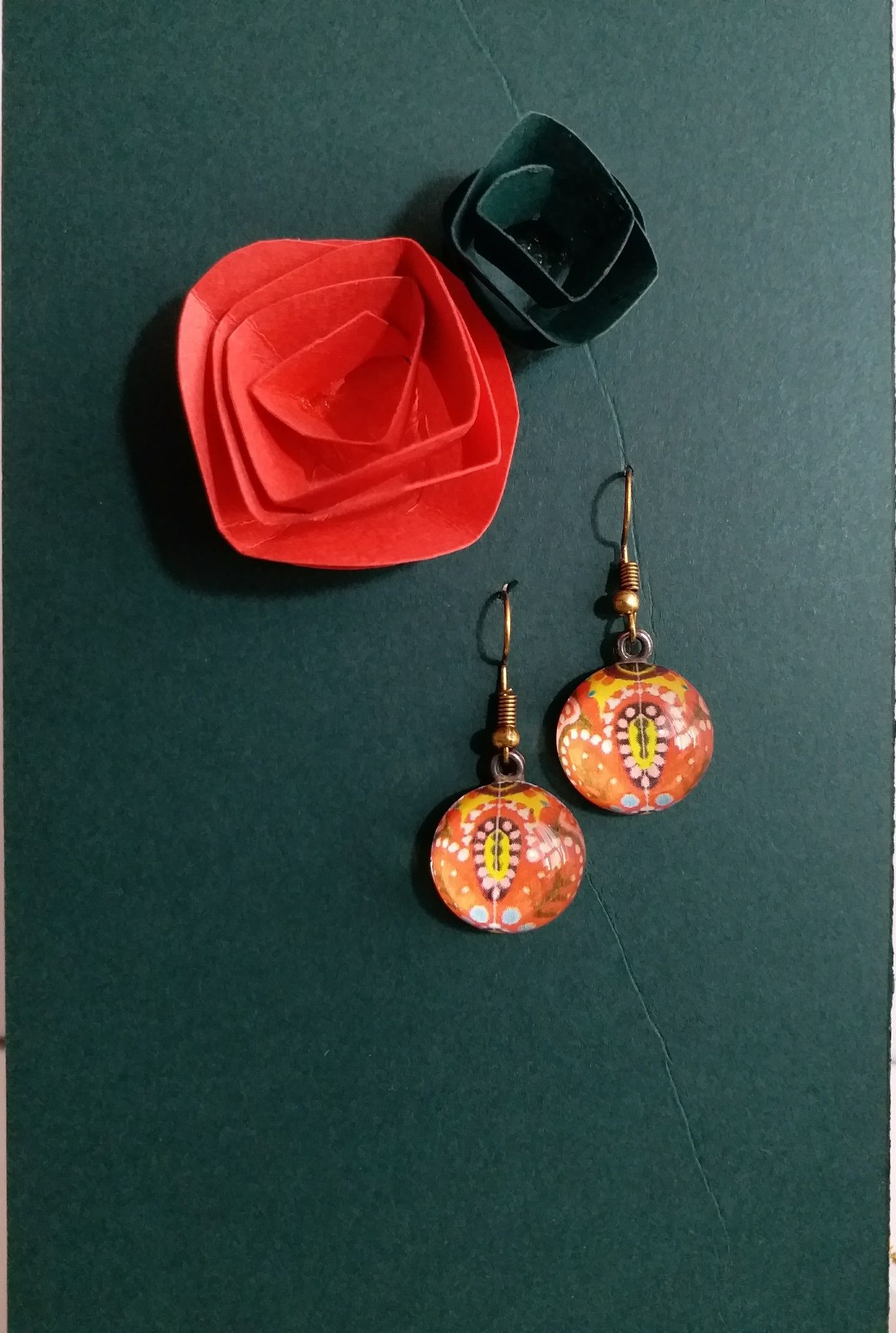 THE CRYSTAL BLOOM CIRCLE GLASS EARRING