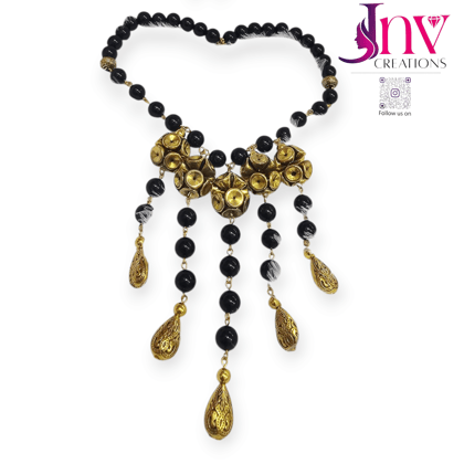 Elegant look black choker