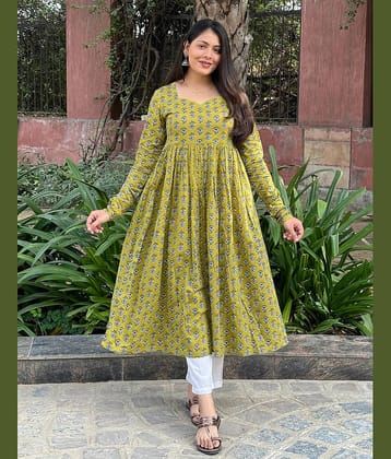 kedar fab Women Rayon Printed Anarkali Kurti With Pants ( Light Green )