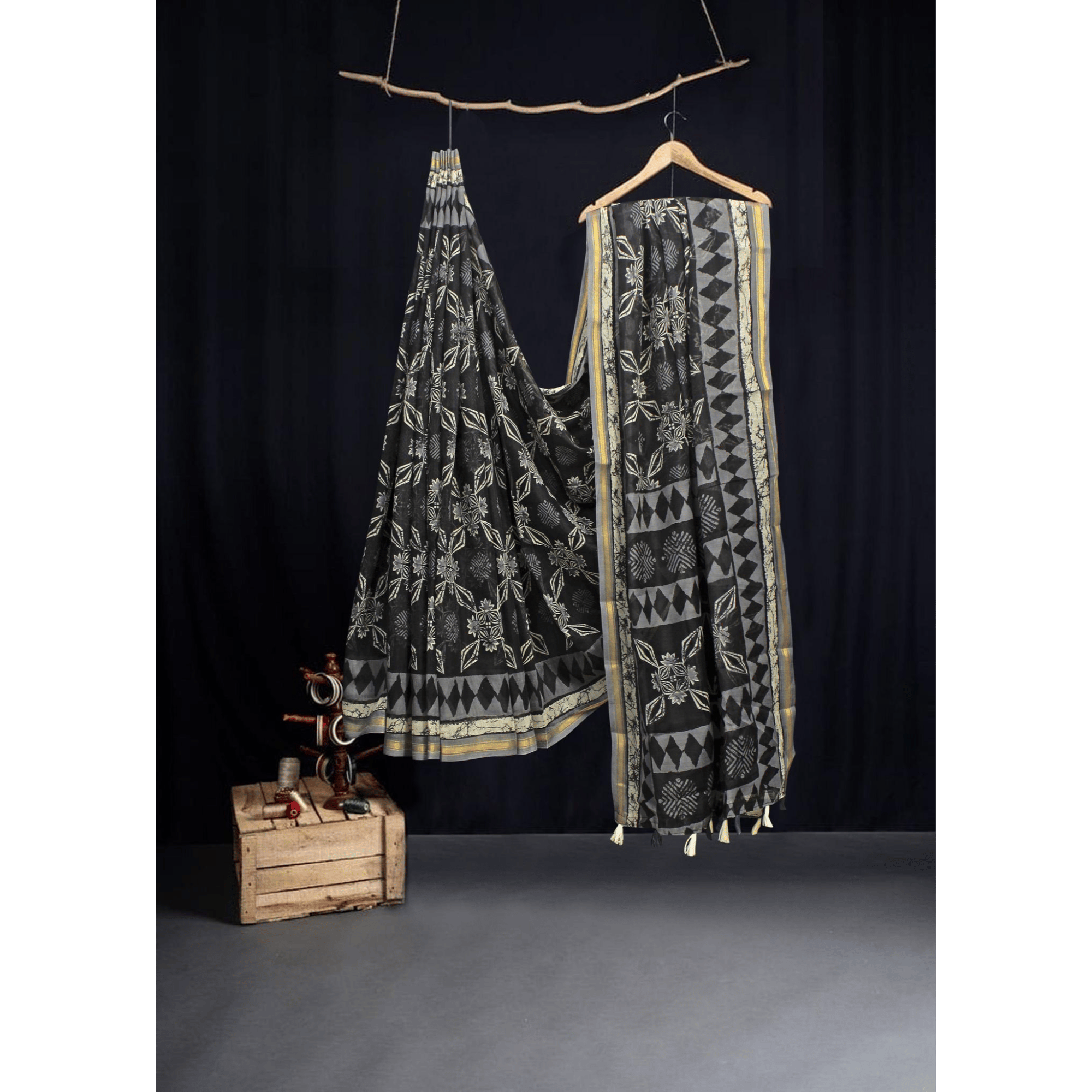 TheHangr Women's Black-White Jaipuri Cotton Saree With Blouse Piece