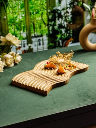 HANDCRAFTED WOODEN ZIG ZAG PLATTER