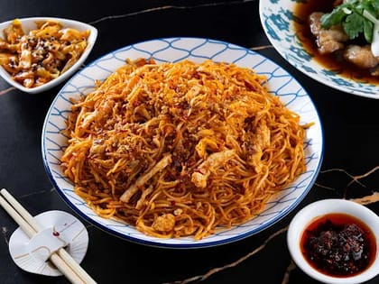 Chicken Chilli Garlic Noodles (Mc)