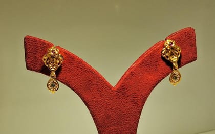 EARING GP