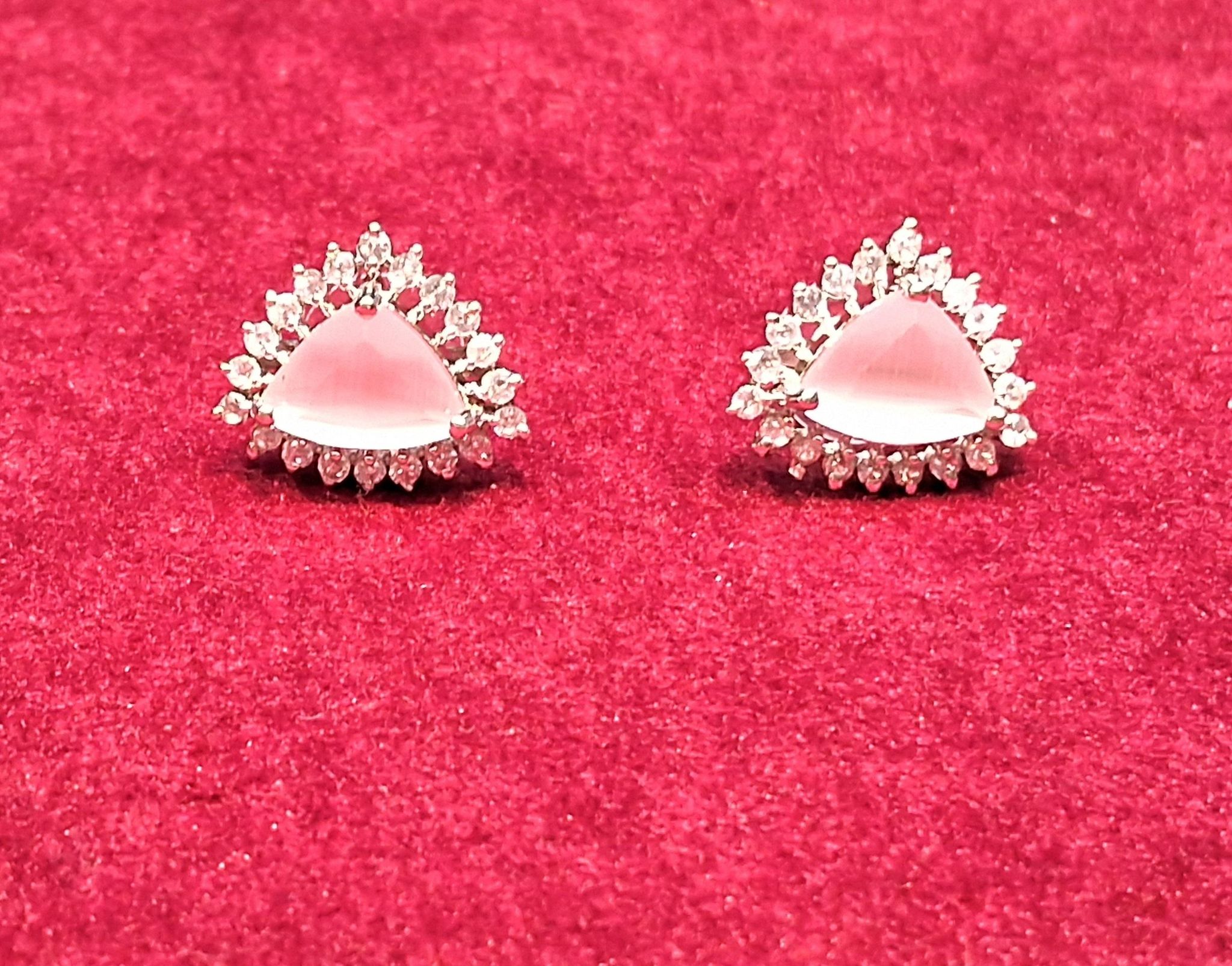 EARING AD
