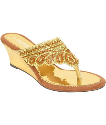 Racecourse - Gold Women's Slip On Heels