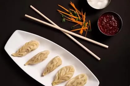 Paneer Steamed Momos [8 Pieces]