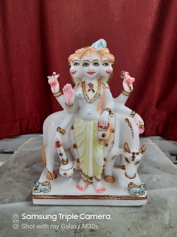 Divine Marble Dattatreya Murti with Kamadhenu Cow | कामधेनु गाय के साथ दिव्य मार्बल दत्तात्रेय मूर्ति