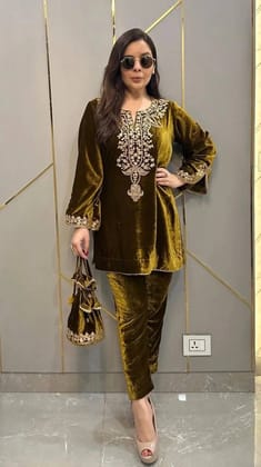 Neck Embroidery work Velvet Kurti Pant Set (Stitched)-Free Size / Mehendi Green
