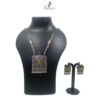 SAMIRA Luxury Handcrafted Necklace Jewellery Set with Ear Rings Oxidized Square Pendant