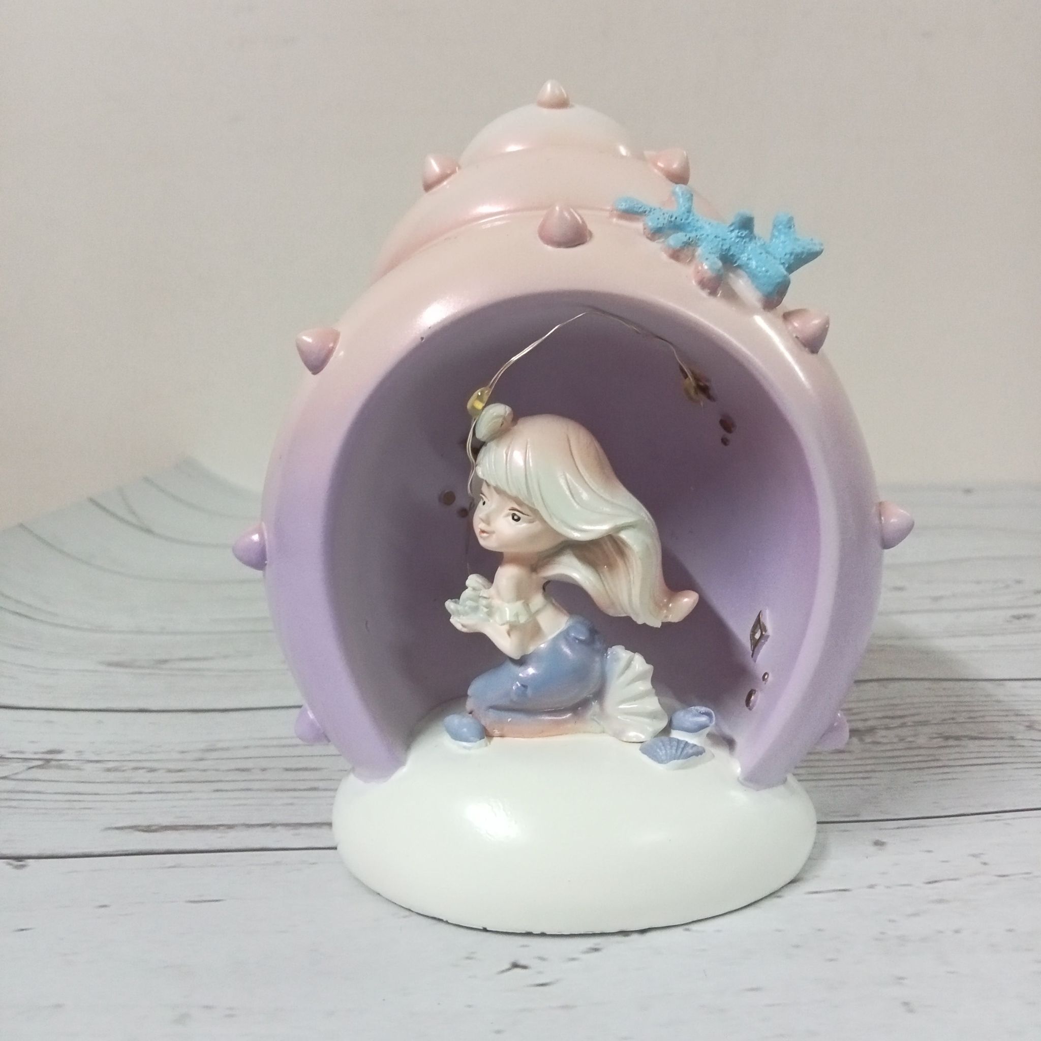 #71 Mermaid Shell Lamp.[Scratch and Dent]