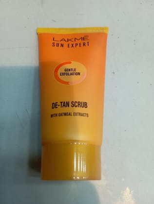 Lakme Sun expert Gentle Exfoliation De-tan scrub With oatmeal extracts 