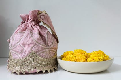 Daisy Pink Gold Potli Pag-Daisy Pink Gold