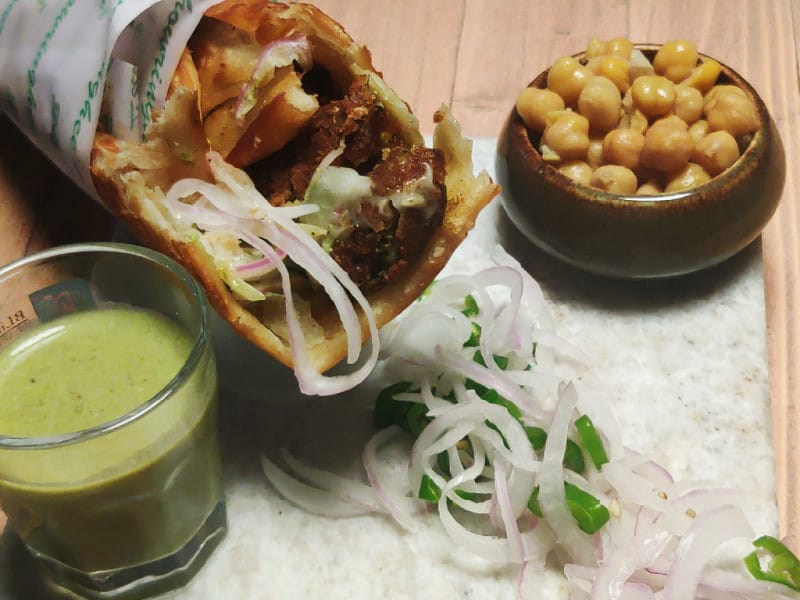 Pindi chhole roll