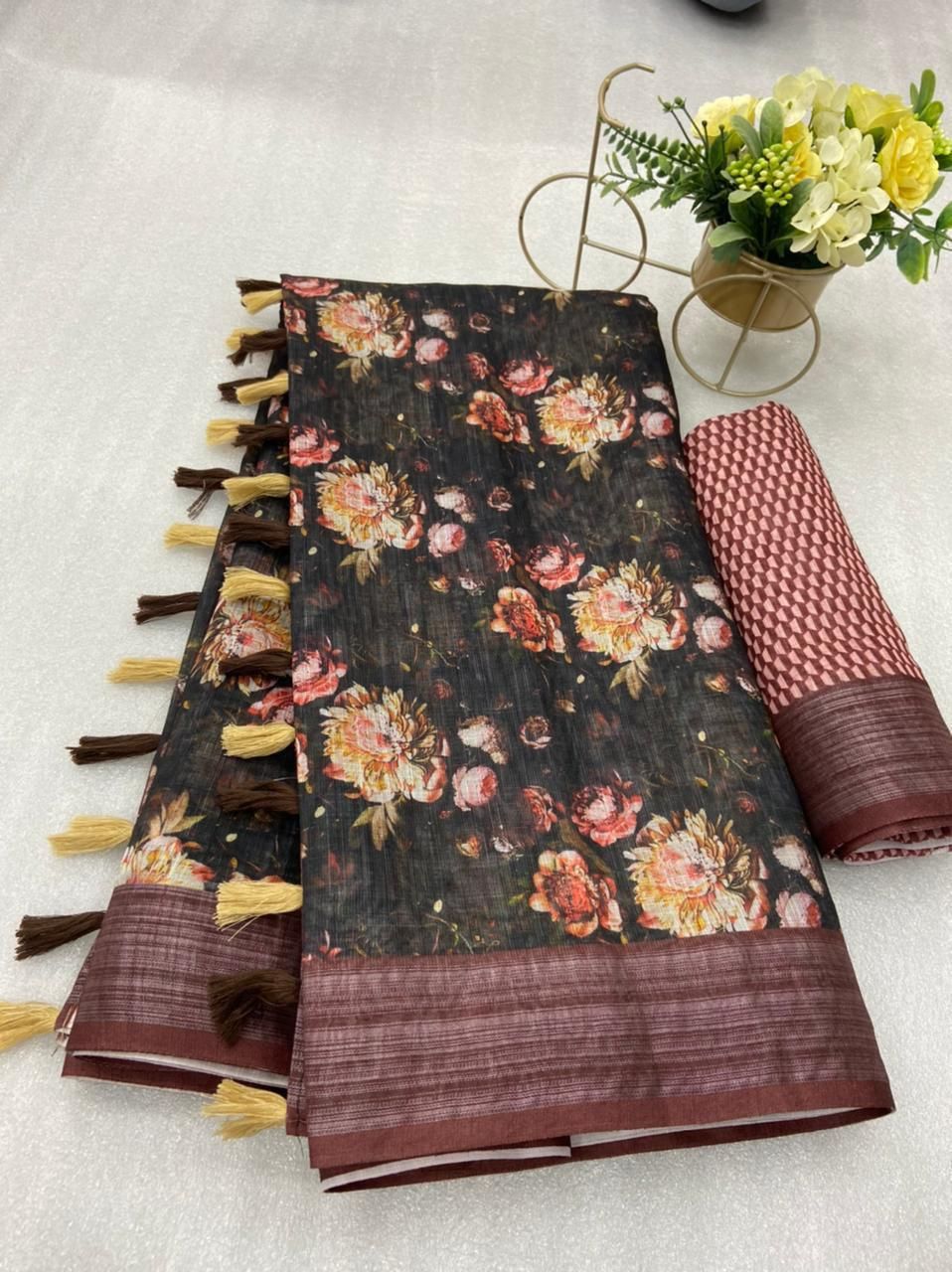 TheHangr Women's Multi-Colour Multi-Design Linen Saree With Blouse Piece -  Black