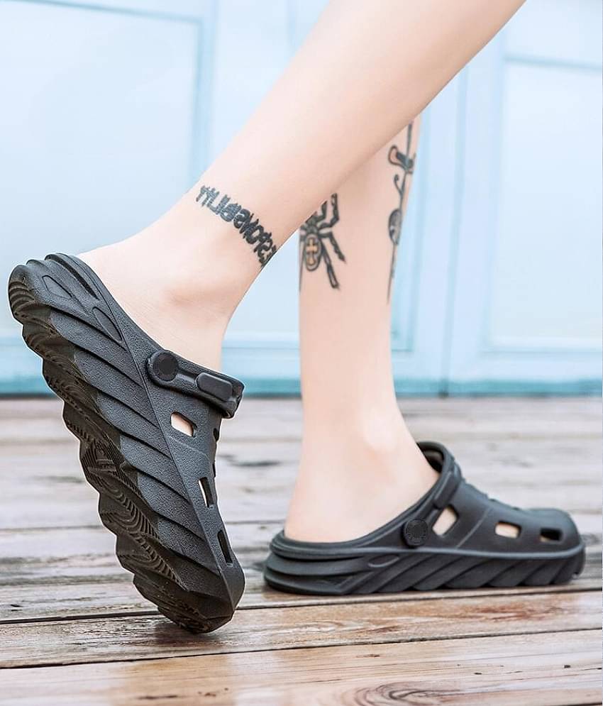 Svaar - Black Men's Clogs