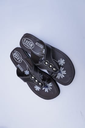 Female Ring Design Footwear- Size 8