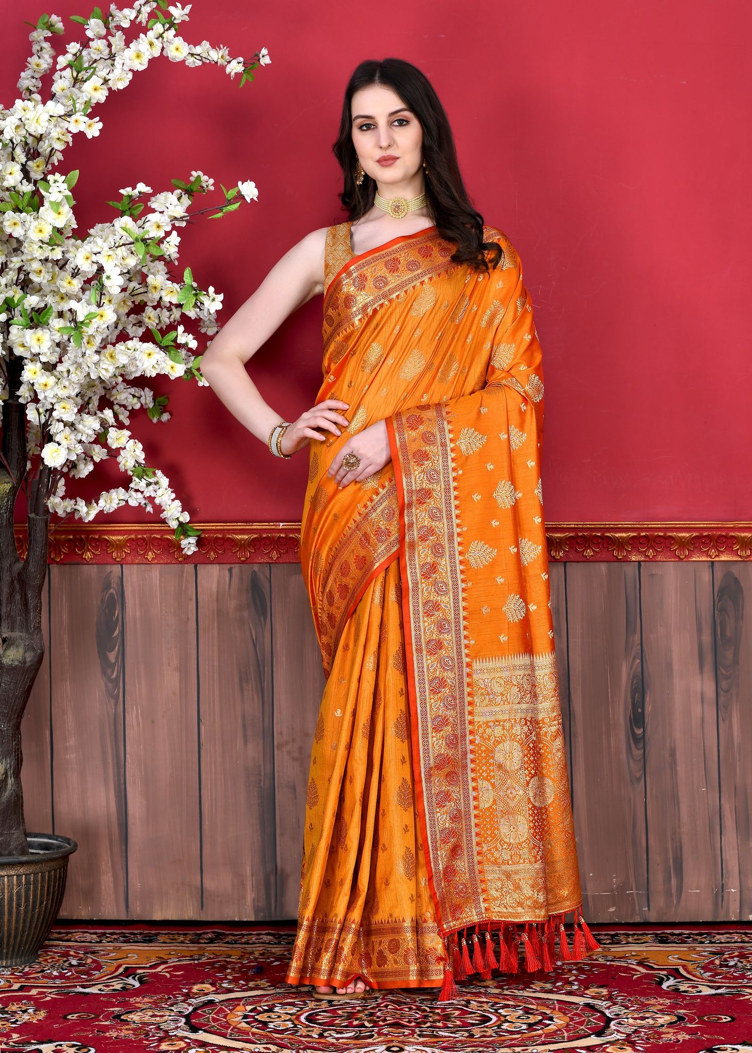 Yavira silk Women's Orange Handwoven Jacquard Saree