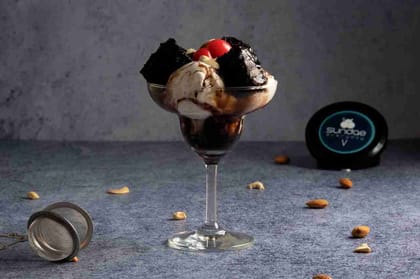 Brownie blast sundae