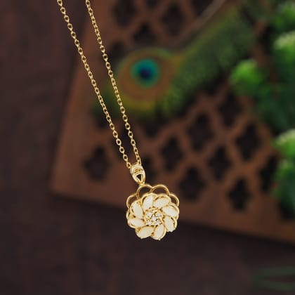 Stainless Steel Gold/Rosegold Plated Pearl Floral Spinning Pendent Necklace- SSNK 4321