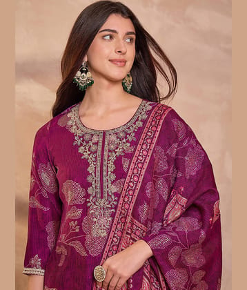 Vaamsi Women Silk Blend Printed Straight Kurti With Pants ( Purple )
