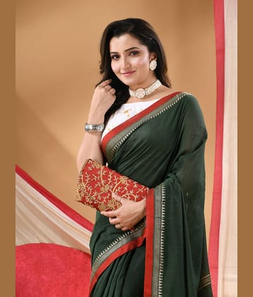 Desh Bidesh Cotton Self Design Regular Saree With Unstitched Blouse Piece ( Magenta )