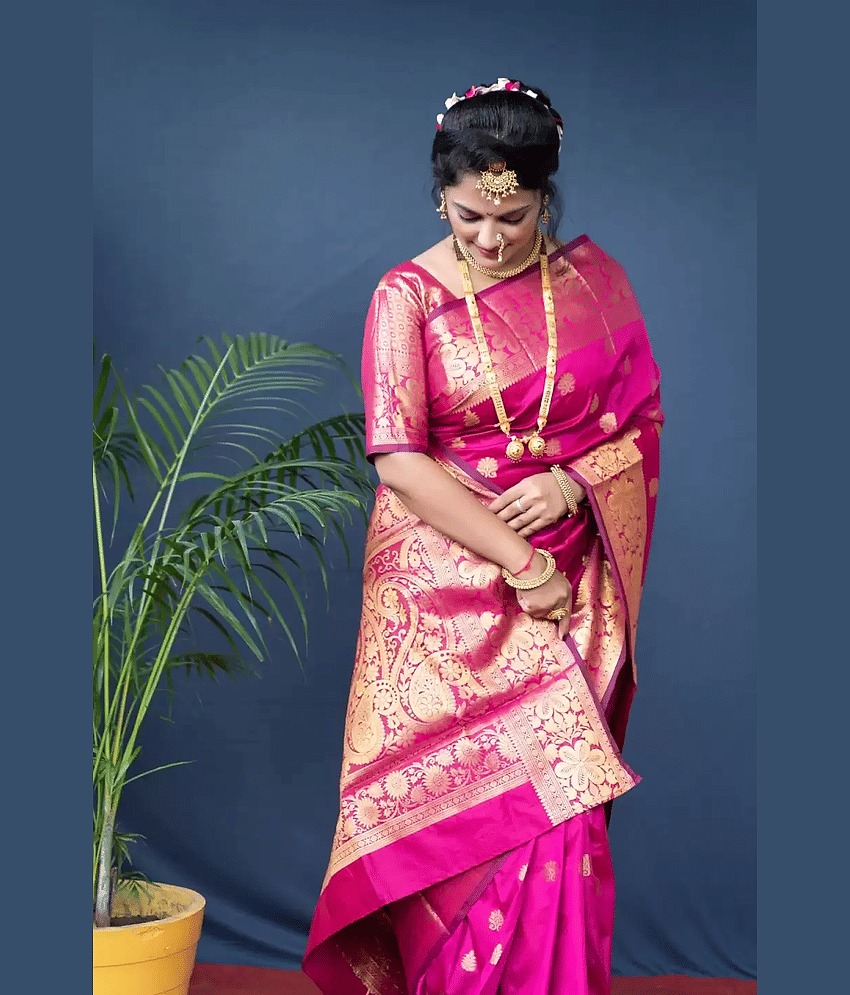 NENCY FASHION Banarasi Silk Woven Saree With Unstitched Blouse Piece ( Green )