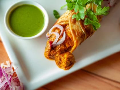 Shahi paneer roll (6 inch)