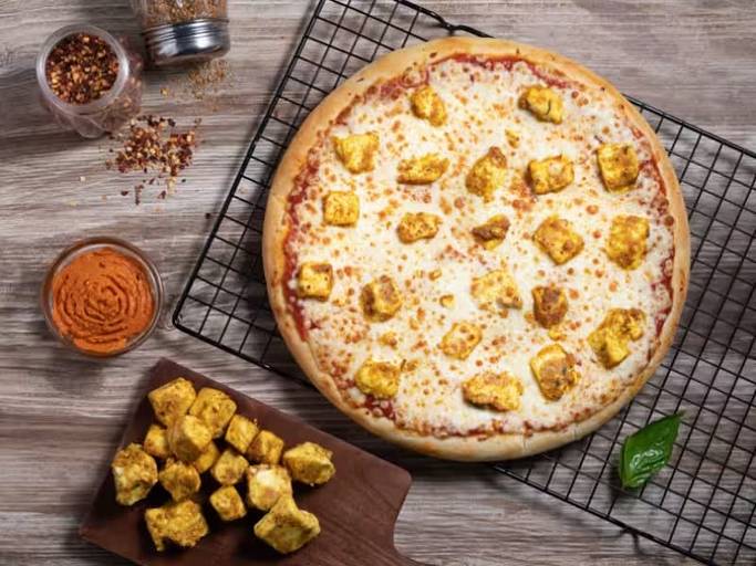 Kadhai Paneer Tikka Pizza