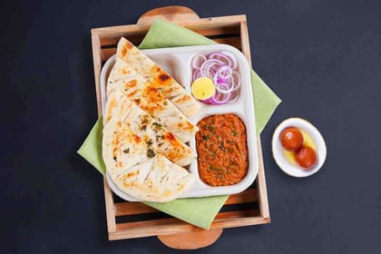 Non-Veg Lunch Box & Dessert Combo Non-Veg Lunch Box & Dessert Combo