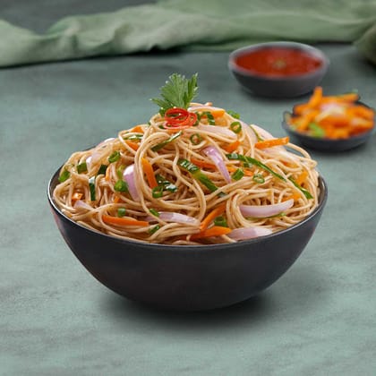 Veg Hakka Noodles Bowl.