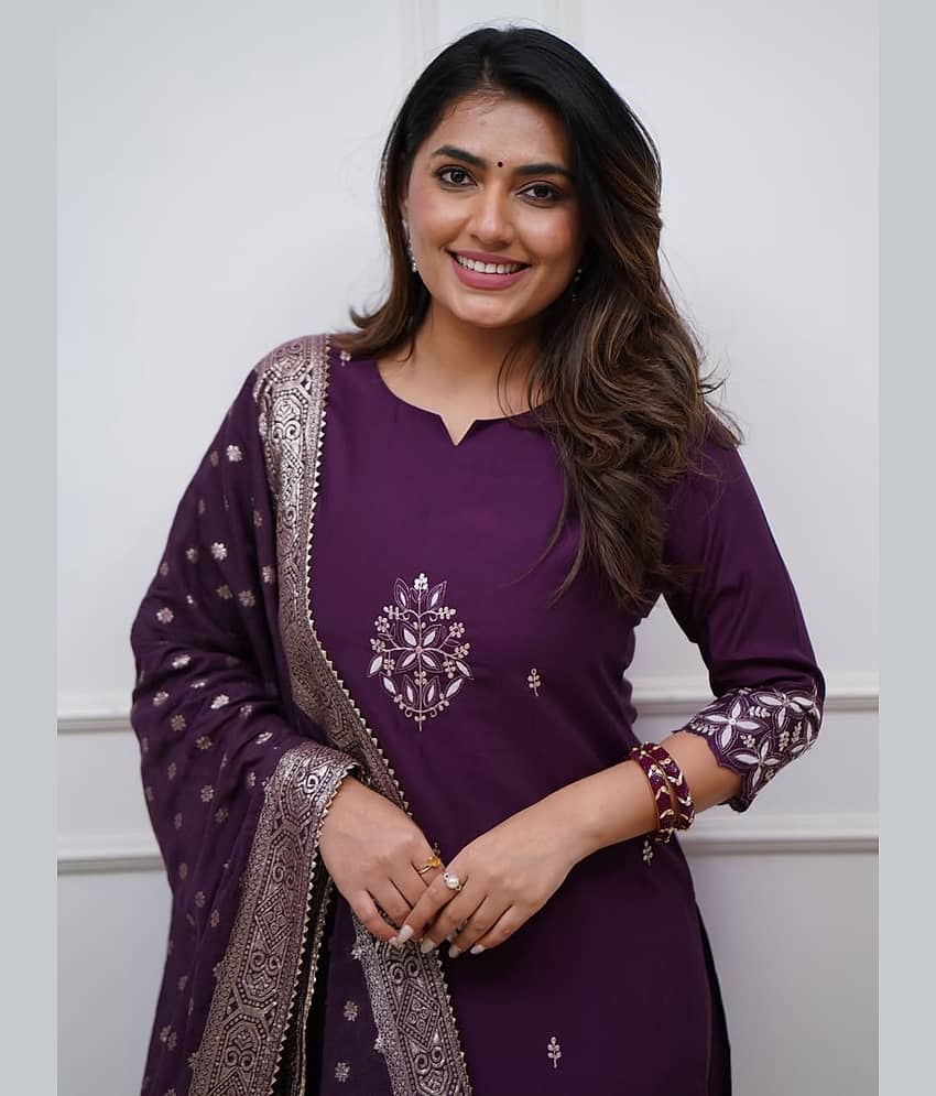 Eeloo Women Chanderi Embroidered Straight Kurti With Pants ( Purple )