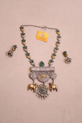 Antique Style Necklace with Green Stones, Silver-Gold Dual Tone, Elephant Charms and Pearl Clusters Antique Style Necklace with Green Stones, Silver-Gold Dual Tone, Elephant Charms and Pearl Clusters