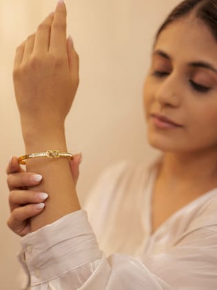 Strengthline Heart Bracelet-STAINLESS STEEL / GOLDEN / CLASP CLOSURE