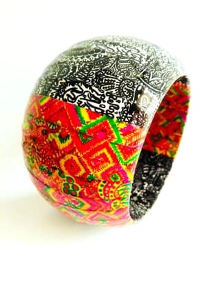 ELEGANT BLACK & RED WOODEN BANGLE