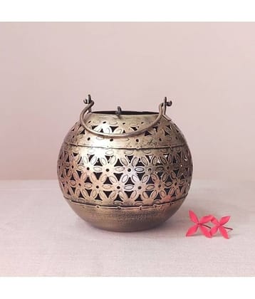 Rashi Creatives Gold Table Top Metal Tea Light Holder - Pack of 1